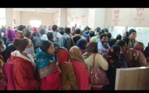 मेडिकल कॉलेज में कर्मचारी हड़ताल