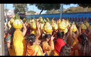 धूमधाम से निकली श्रीमद भागवत की शोभायात्रा