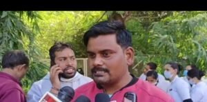 मेडिकल कॉलेज में कर्मचारी हड़ताल