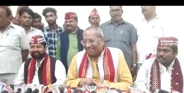 निषाद पार्टी के अध्यक्ष डॉ़ संजय निषाद