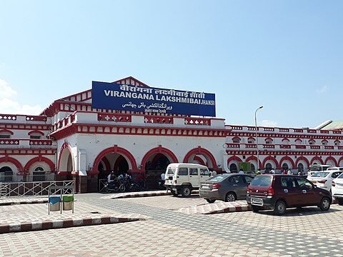 झांसी रेलवे स्टेशन टिकट चेकिंग