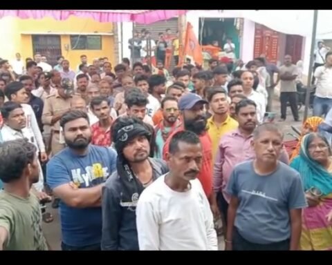 मंदिर के पास देसी शराब का ठेका