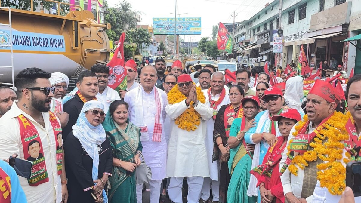 सपा तूफानी जनसंपर्क