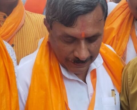 की आंधी में उड़े विरोधी