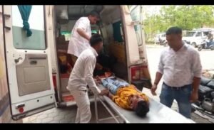 आपे ने ट्रक में मारी टक्कर 