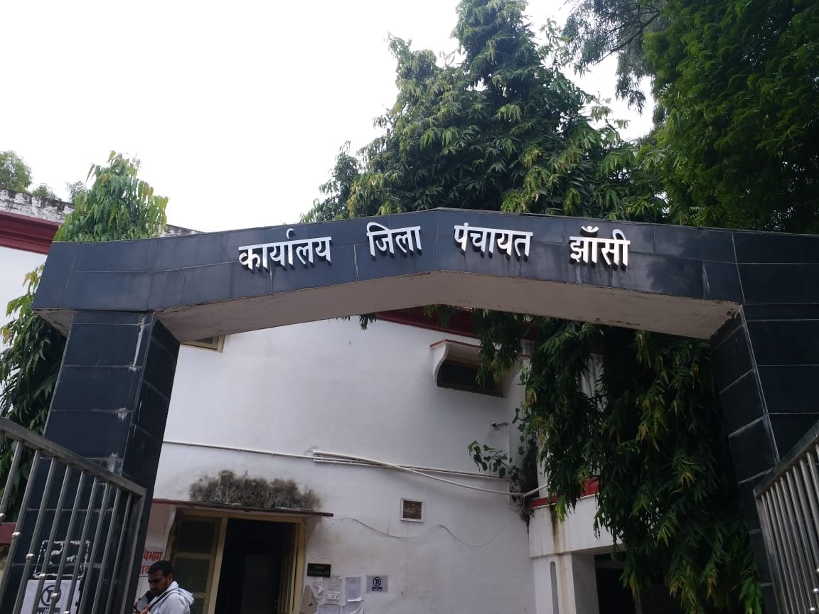 बहुमंजिला कमर्शियल कॉम्पलेक्स