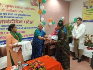  राज्यपाल  आनंदीबेन पटेल 