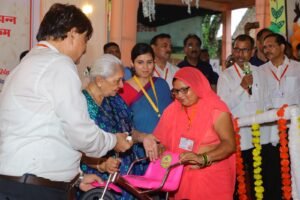  राज्यपाल  आनंदीबेन पटेल 