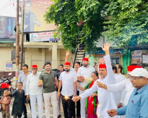 सपाइयों ने मनाया जश्न