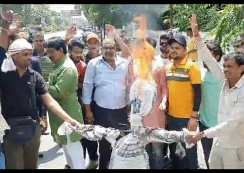 राष्ट्रभक्त संगठन ने पुतला फूंका