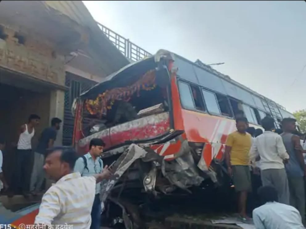 यात्री बस टकरायी मकान से