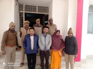 इनामी अपराधियों को पकड़ा
