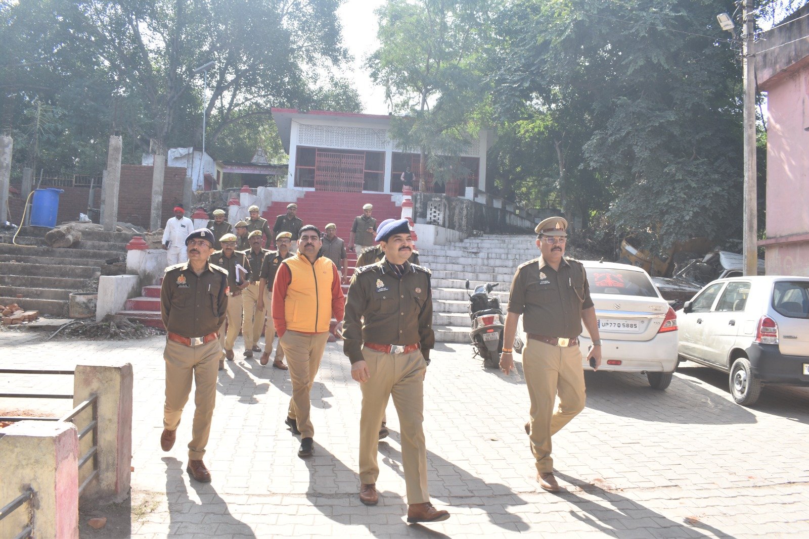 सड़क पर उतरे डीआईजी झांसी