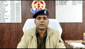 इनामी अपराधियों को पकड़ा