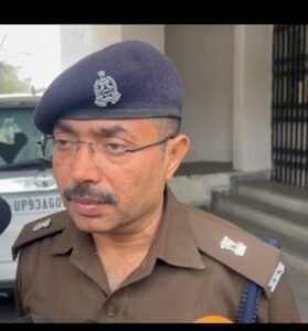 इनामी अपराधियों को पकड़ा