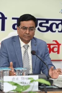 (डीआरएम) दीपक कुमार सिन्हा