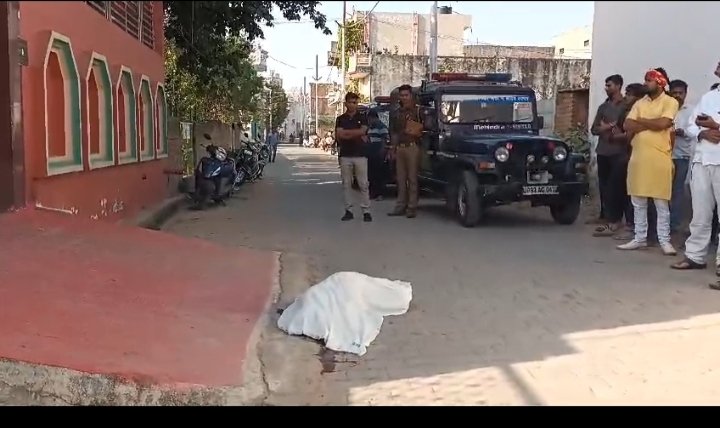 महिला ने लगायी छत से छलांग