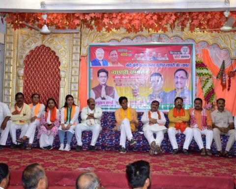 (भाजपा) के उम्मीदवार अनुराग शर्मा  