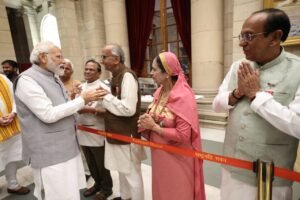  डॉ. राधाचरण गुप्ता का निधन