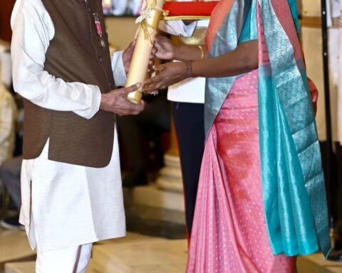 डॉ. राधाचरण गुप्ता का निधन