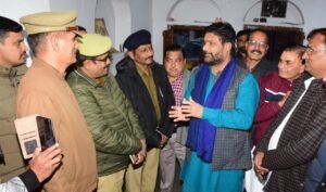 कांग्रेसियों को किया नजरबंद