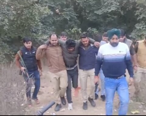 आरोपी मुठभेड़ में गिरफ्तार