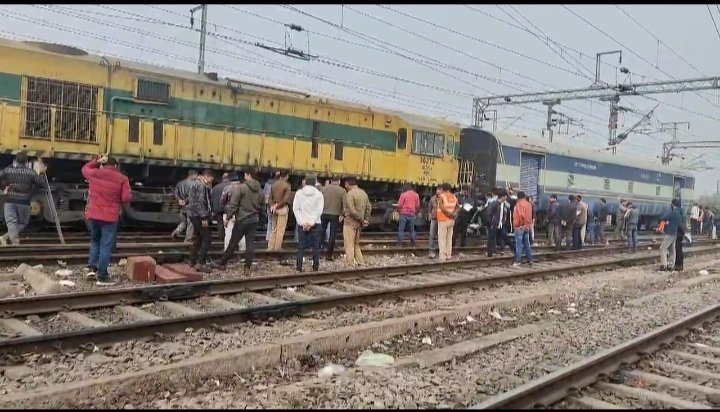 मालगाड़ी का डिब्ब हुआ बेपटरी