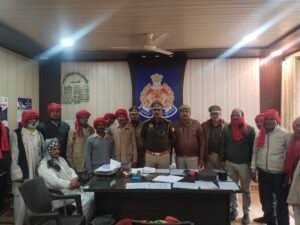 बड़ागांव थाना प्रभारी ने बांटे कंबल