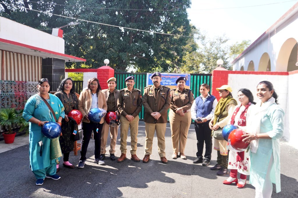 महिला पत्रकारों का हेलमेट