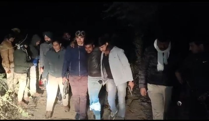 मुठभेड़ में तीन लुटेरे गिरफ्तार
