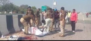 ट्रक ने रौंदा तीन मोटरसाइकिल सवारों को