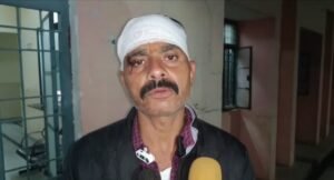 जमकर चले लाठी-डंडे़
