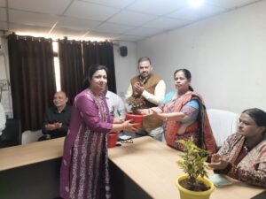 स्वास्थ्य कर्मी सम्मानित