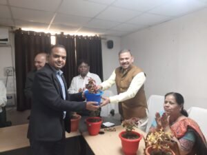 स्वास्थ्य कर्मी सम्मानित