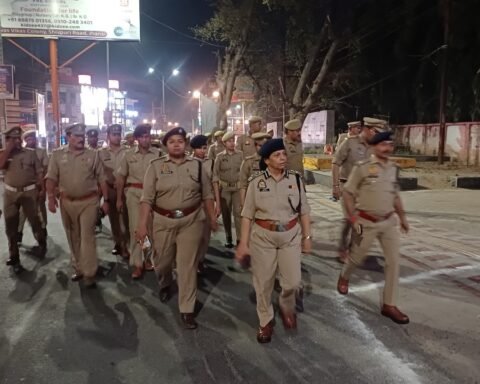 दल बल के साथ सड़क पर उतरीं एसएसपी
