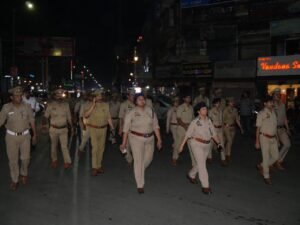 दल बल के साथ सड़क पर उतरीं एसएसपी 