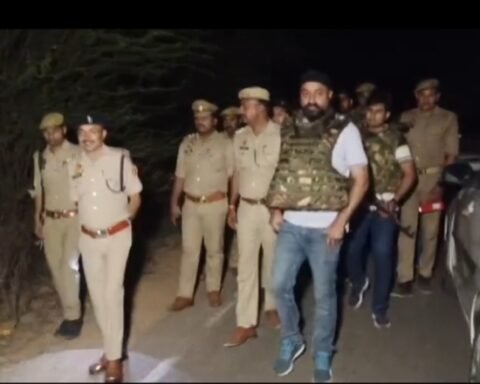 पशुतस्करों को मुठभेड़ में पुलिस ने धर दबोचा