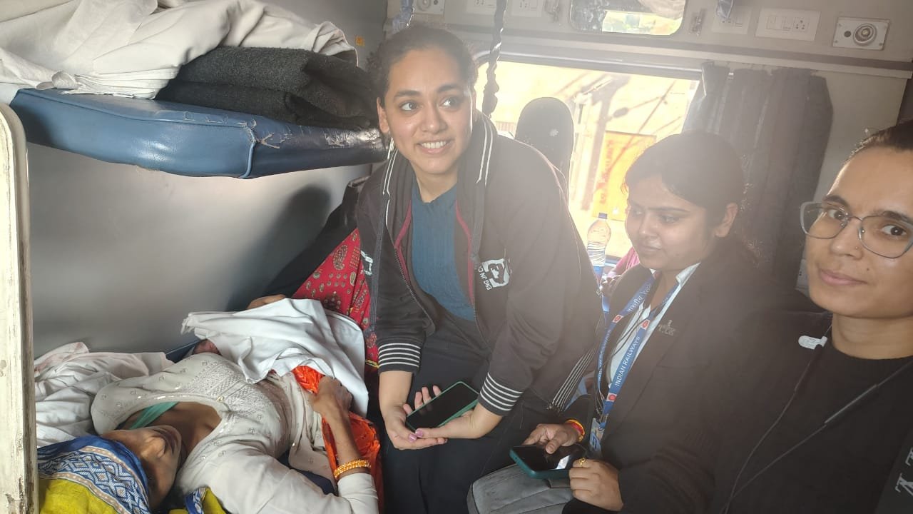 चलती ट्रेन में गूंजी किलकारी