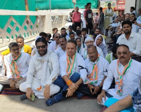 कांग्रेसियों का मौन प्रदर्शन