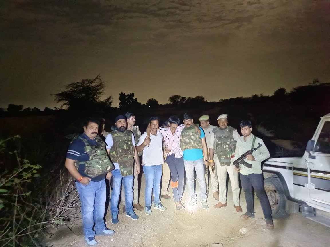मुठभेड़ में बोलेरो चोर गिरफ्तार
