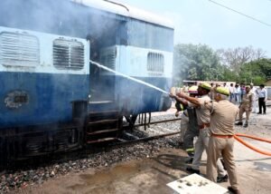 झांसी स्टेशन यार्ड में मॉक ड्रिल