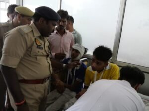 स्कूली बच्चों से भरी बस पलटी