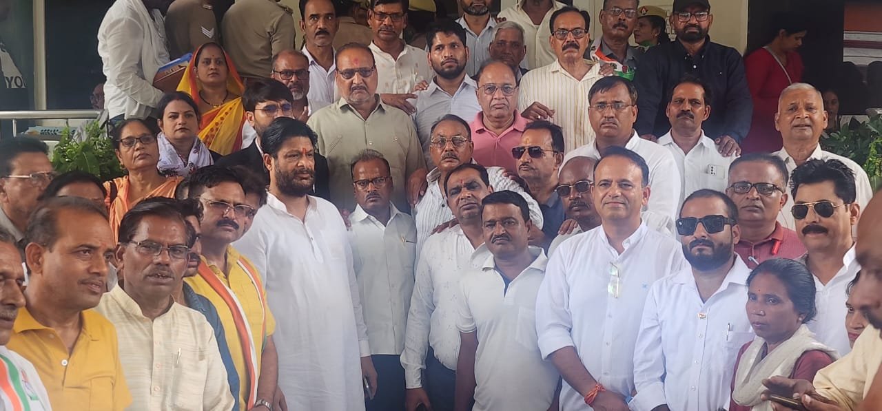 कांग्रेसियों ने दिया ज्ञापन