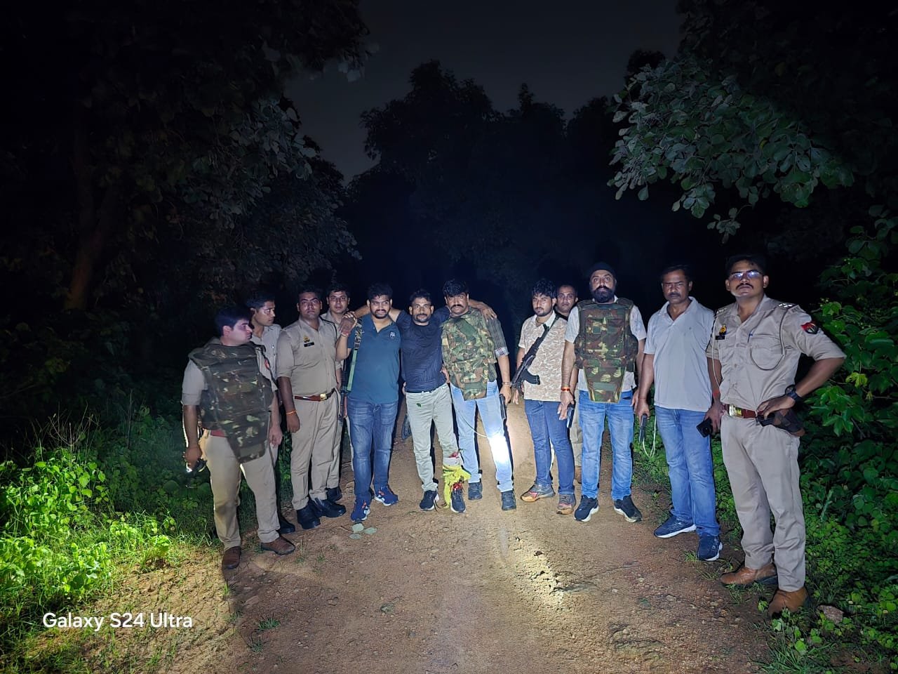 हत्या के प्रयास का आरोपी मुठभेड़ में गिरफ्तार