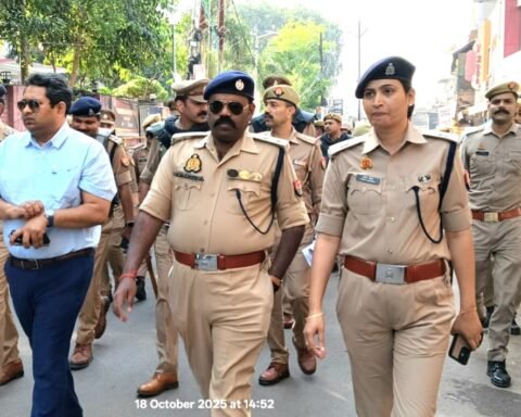 आला अधिकारी उतरे सड़क पर