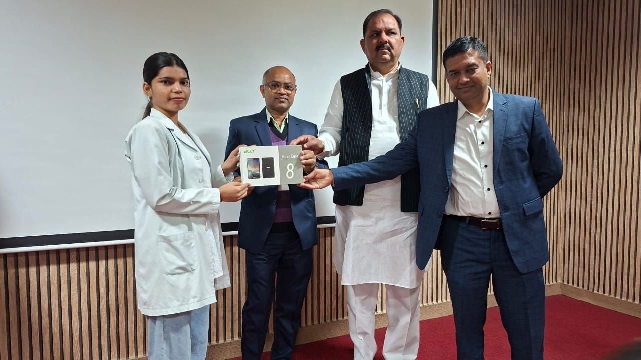 झांसी के विधायक सदर रवि शर्मा