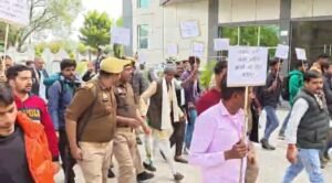 किसानों ने किया आत्महत्या का प्रयास