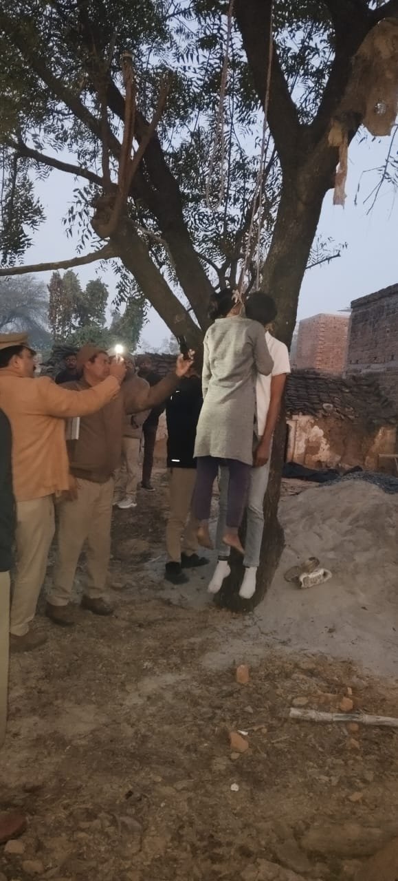 प्रेमी युगल के शव लटके मिलने से मचा हड़कंप